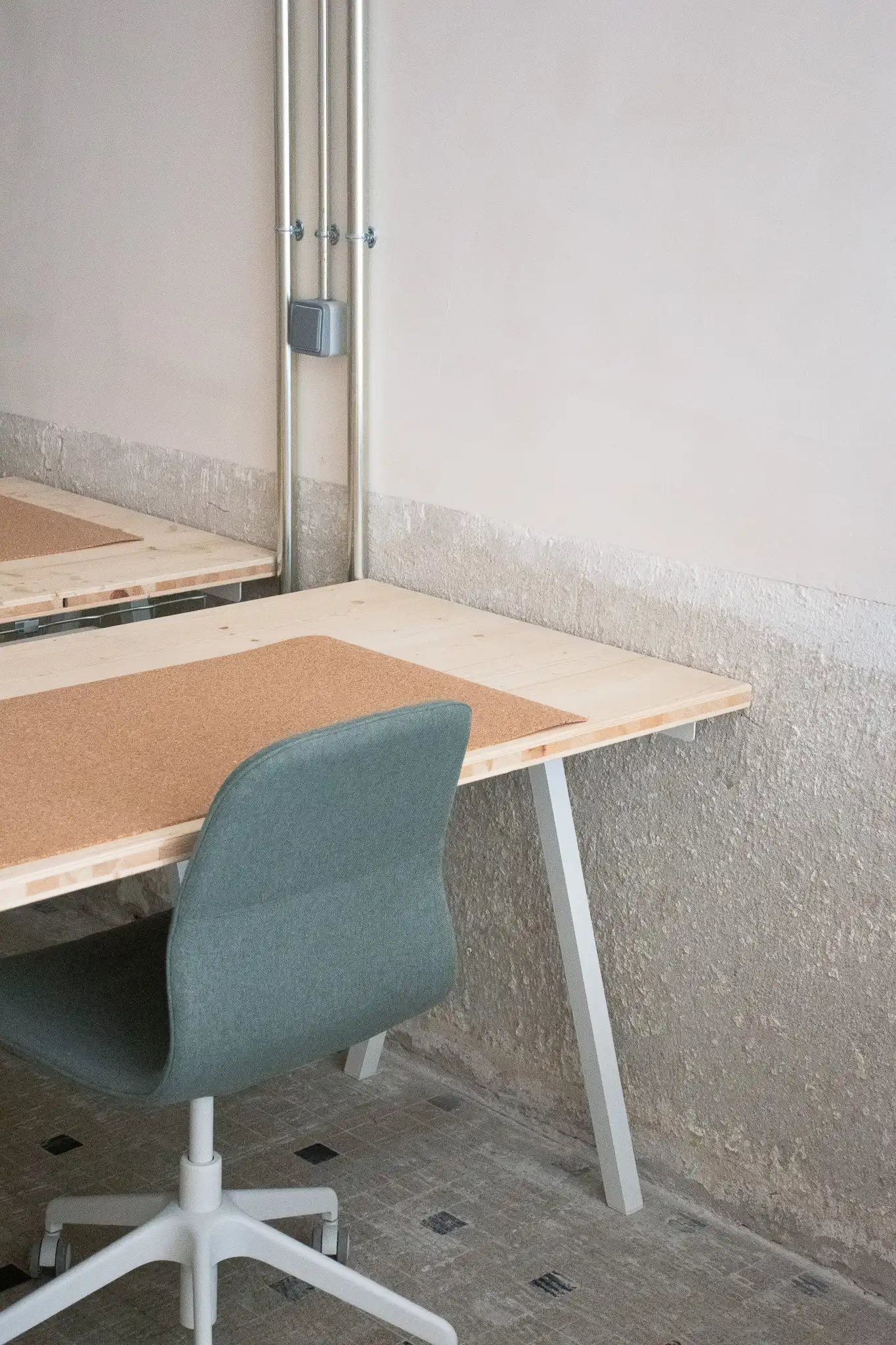 détail d'un bureau de l'agence asné architecture à Bordeaux